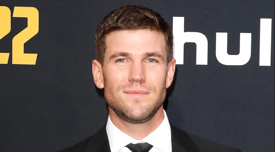 Austin Stowell