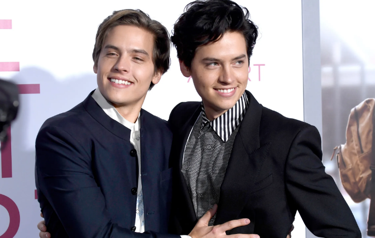 Cole Sprouse with his twin brother